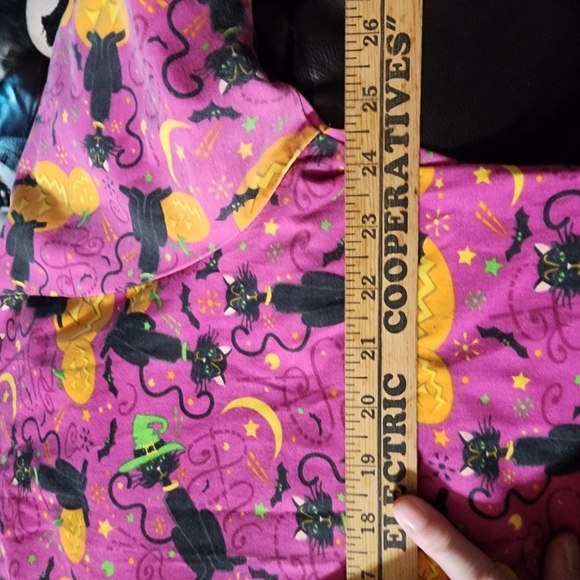 Halloween Scrub Top Women's Medium Pink Black Cat Pumpkin Nursing Medical - Picture 4 of 8